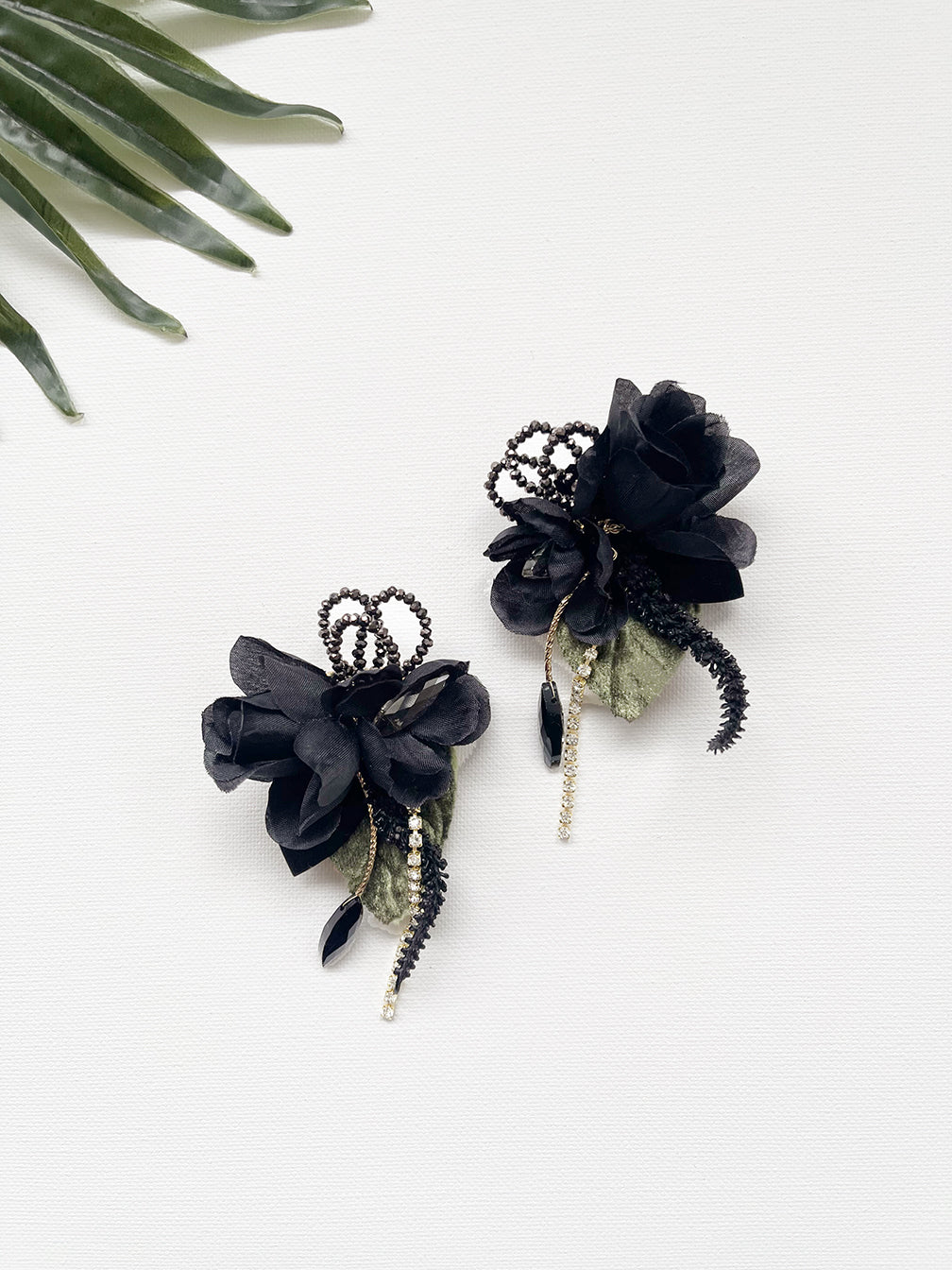 dainty holiday garden party earrings - 806