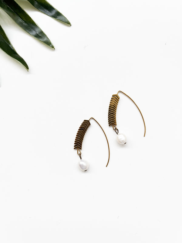 groove earrings - fresh water pearl