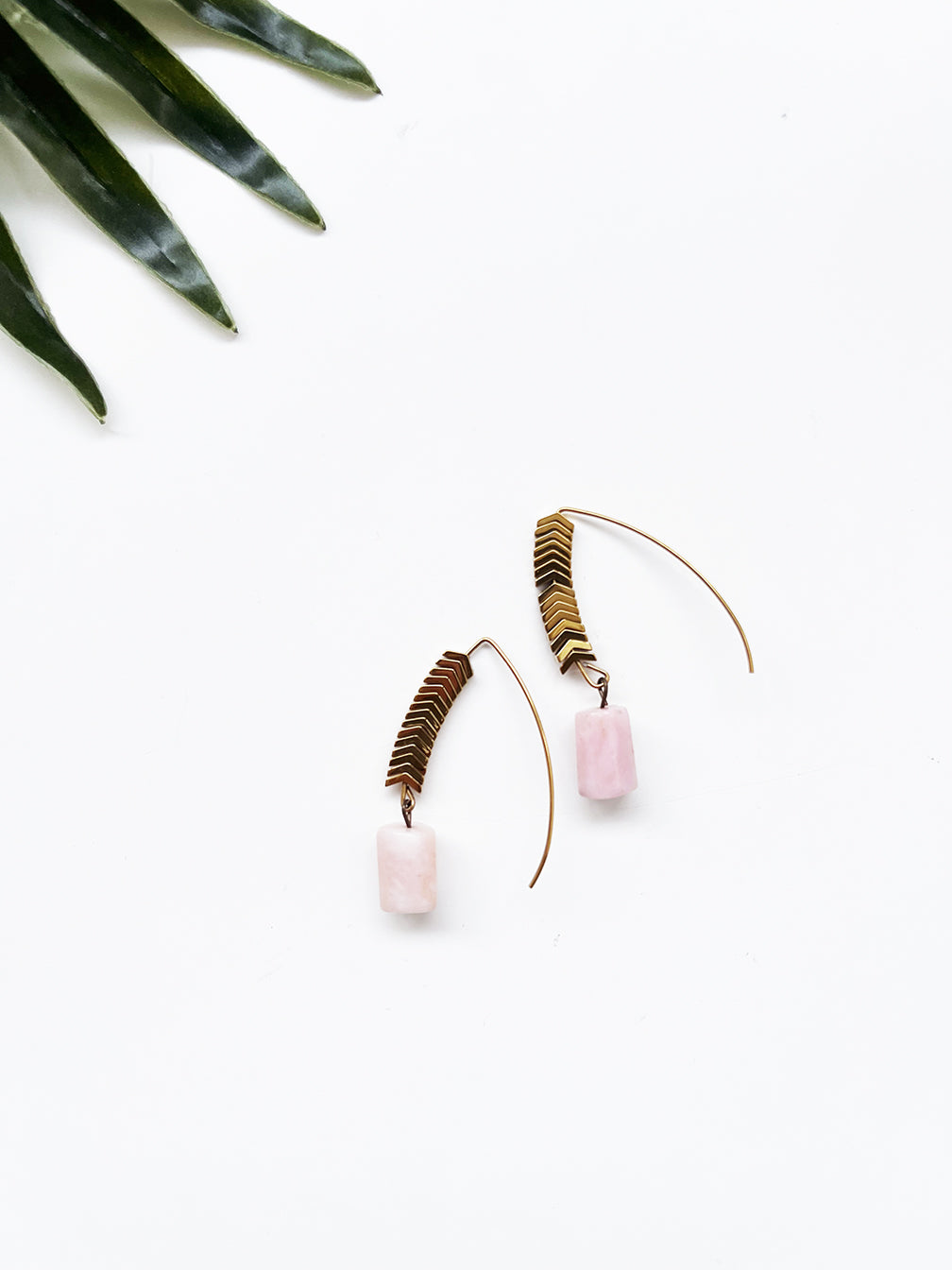 groove earrings - pink opal