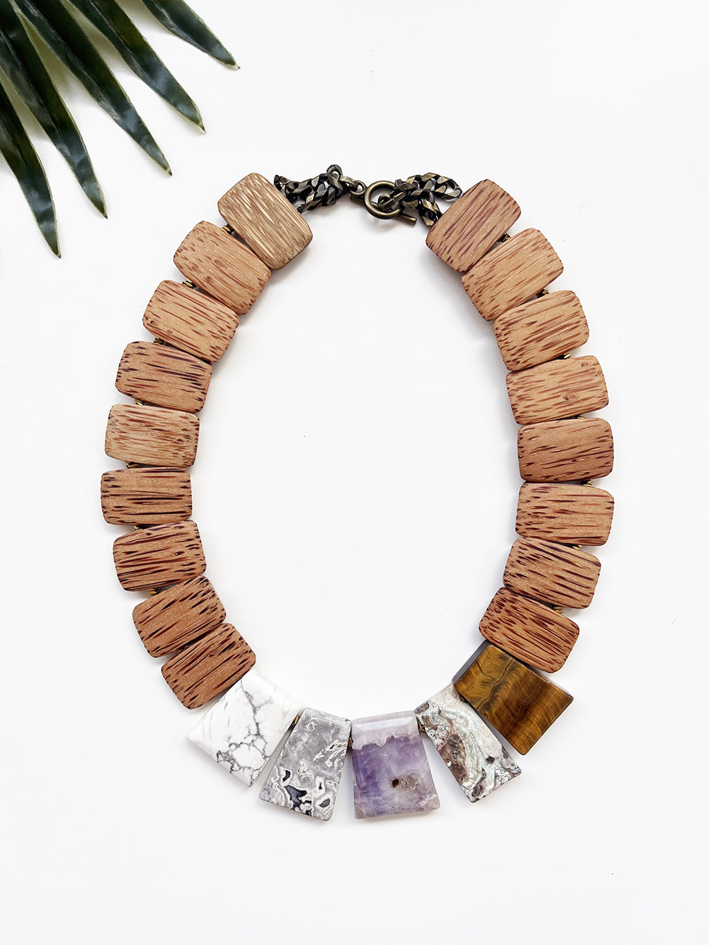 groove collar necklace - amethyst and white howlite